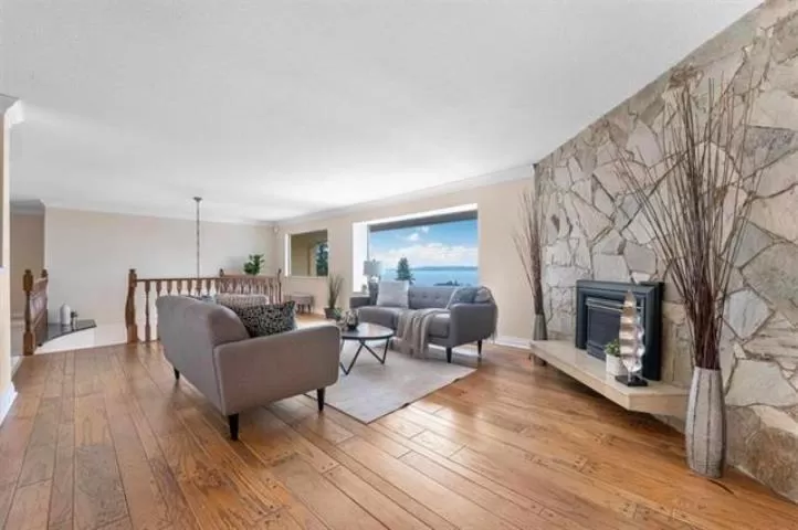 House for rent: 13209 Marine Drive, Surrey, British Columbia V4A 1E6