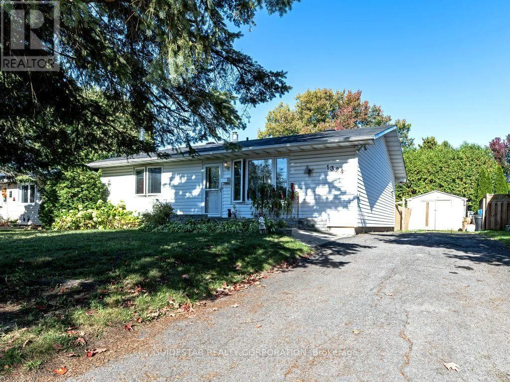 House for rent: 1324 Rainbow Crescent, Ottawa, Ontario K1J 8E2
