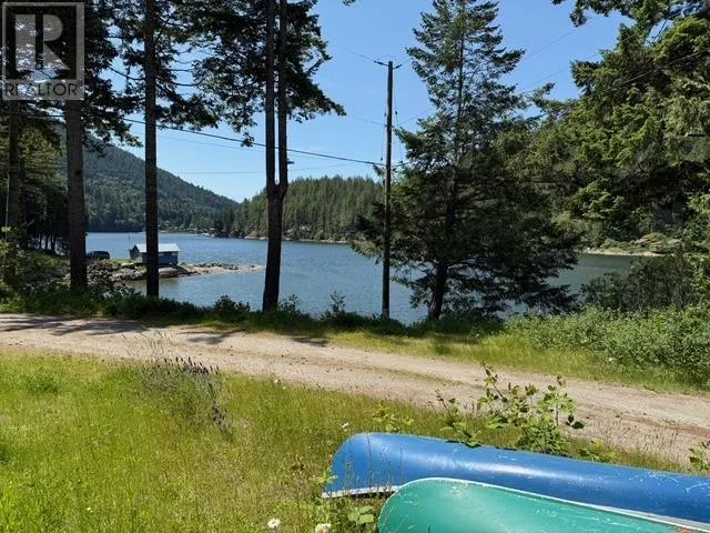 House for rent: 13248 Porters Road, Madeira Park, British Columbia V0N 2H1