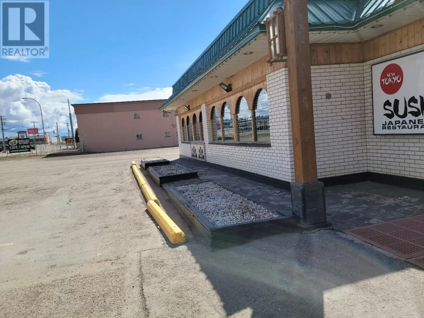 Retail for rent: 1325 Alaska Avenue, Dawson Creek, British Columbia V1G 1Z4