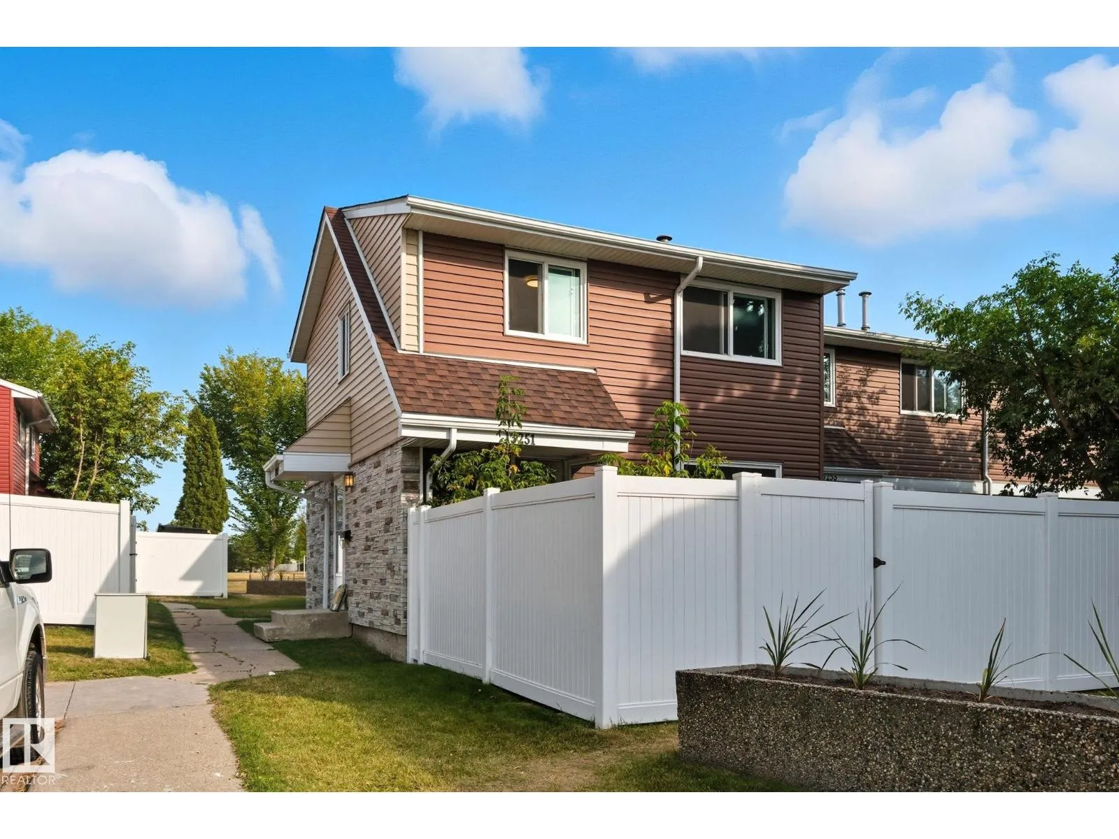 Row / Townhouse for rent: 13251 47 St Nw, Edmonton, Alberta T5A 3L5