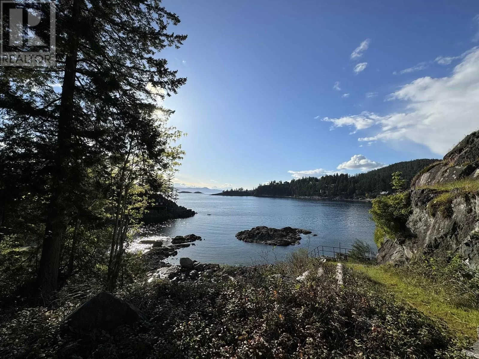 House for rent: 13282 Keelson Road, Garden Bay, British Columbia V0N 1S1