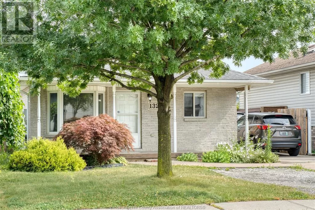 1329 Foster Avenue, Windsor, Ontario N8W 5P3