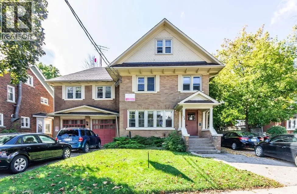 Fourplex for rent: 133 Albert Street, Waterloo, Ontario N2L 3T2