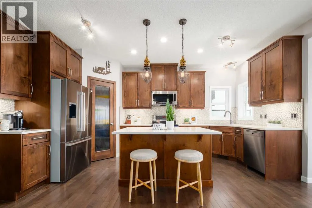 House for rent: 133 Cougar Ridge Close Sw, Calgary, Alberta T3H 0V4