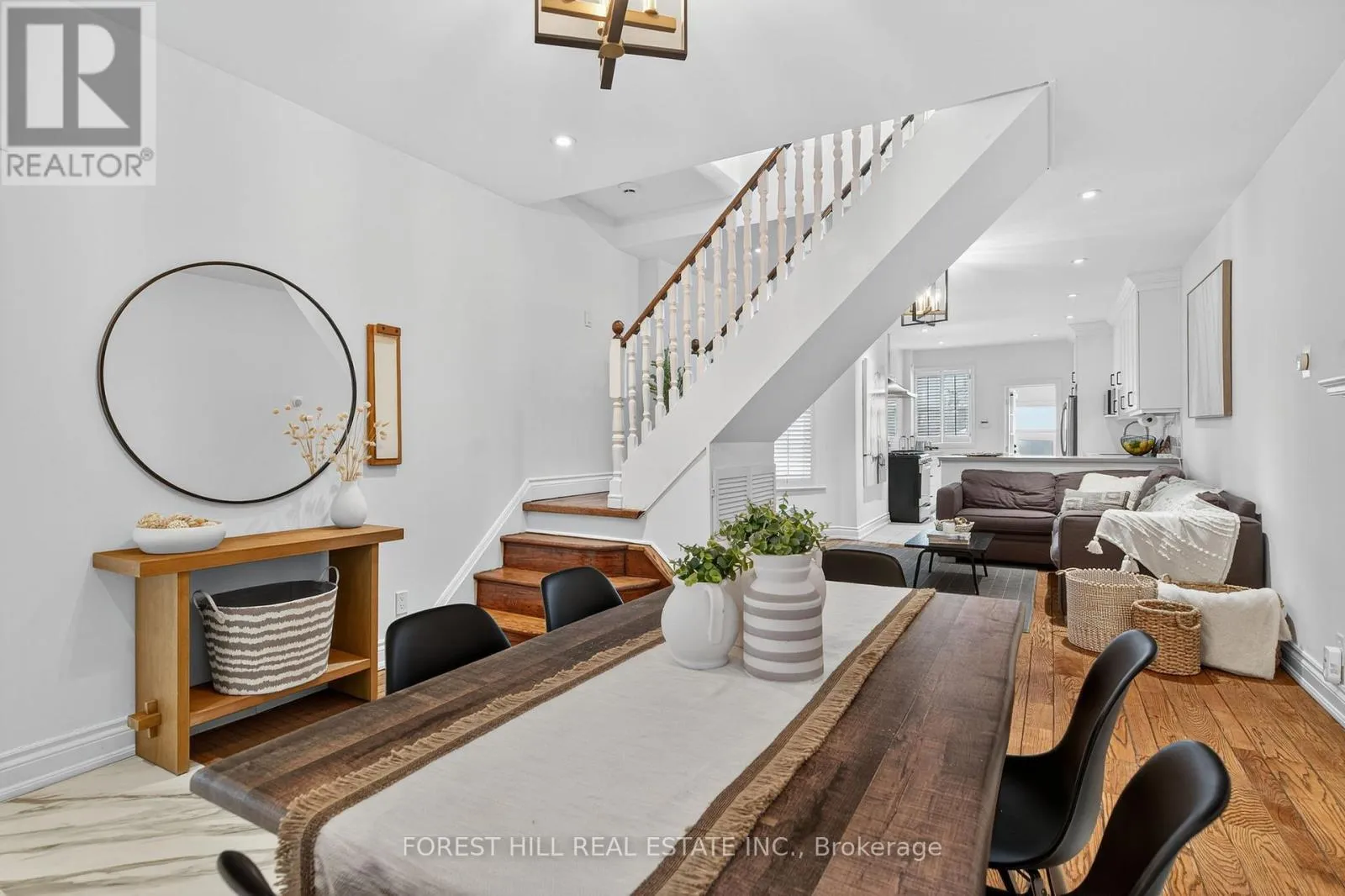 House for rent: 133 Ellsworth Avenue, Toronto, Ontario M6G 2K5