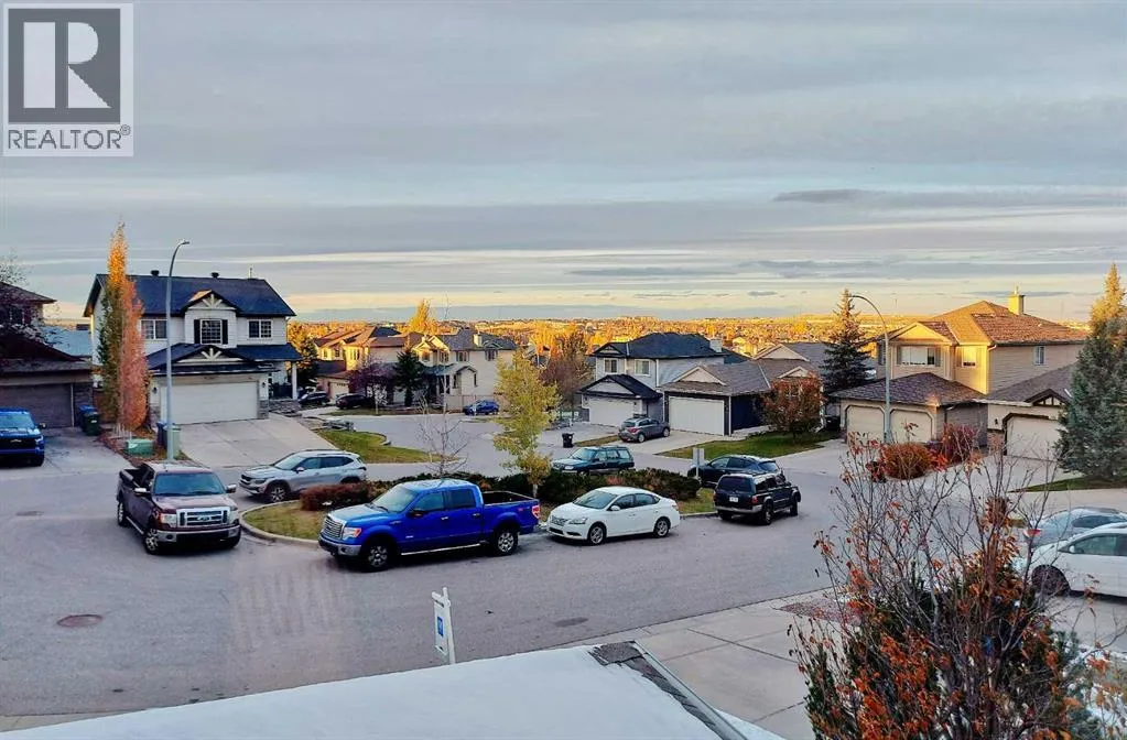 House for rent: 133 Panamount Court Nw, Calgary, Alberta T3K 5S1