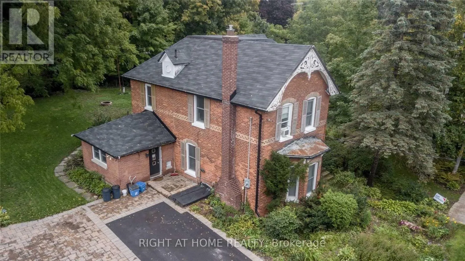 House for rent: 133-135 Mulcaster Street, Barrie, Ontario L4M 3M8