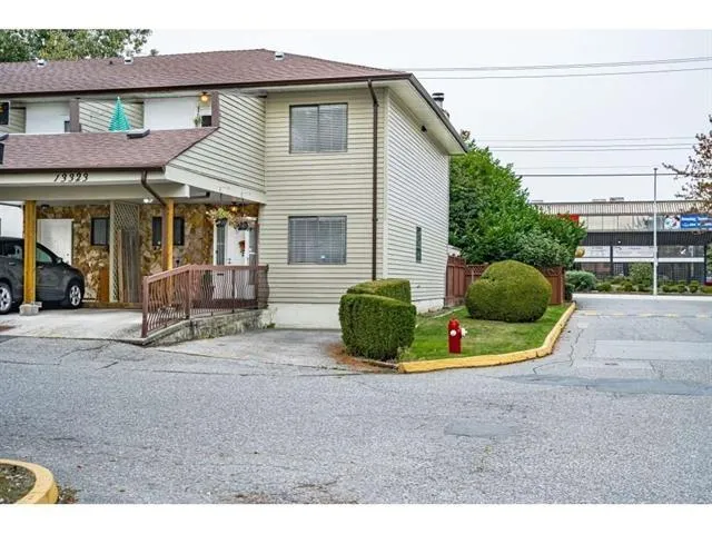 Row / Townhouse for rent: 13323 71b Avenue, Surrey, British Columbia V3W 7Z5