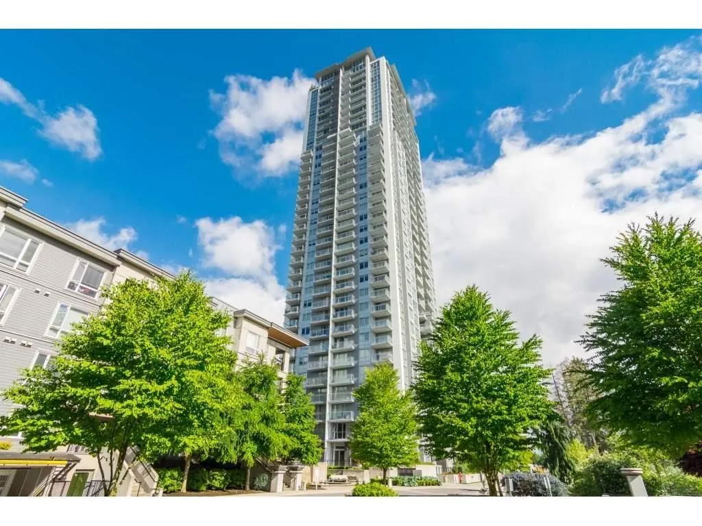 Apartment for rent: 13325 102a Avenue, Surrey, British Columbia V3T 0J5