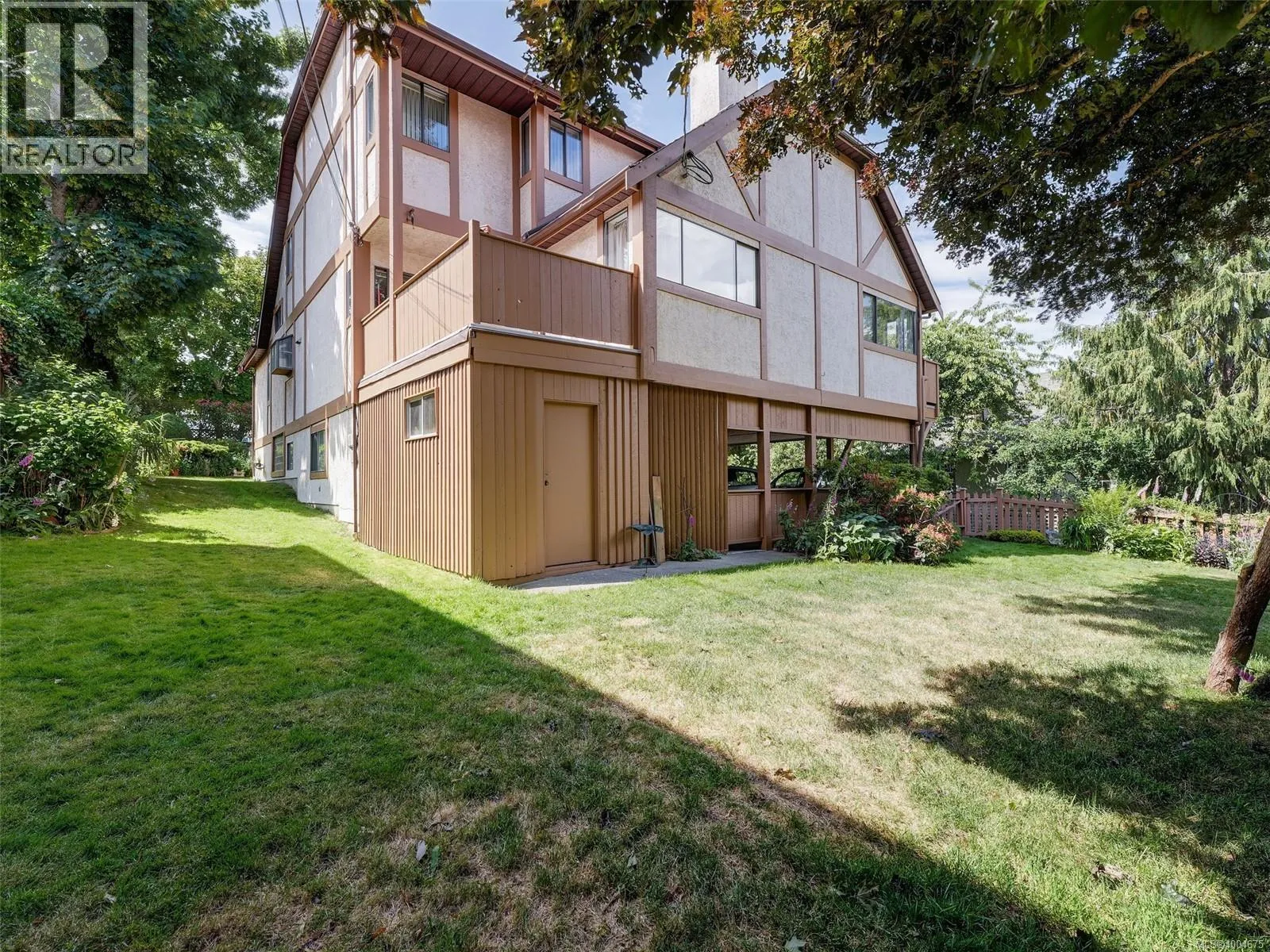 Row / Townhouse for rent: 1335 Rudlin St, Victoria, British Columbia V8V 3R9