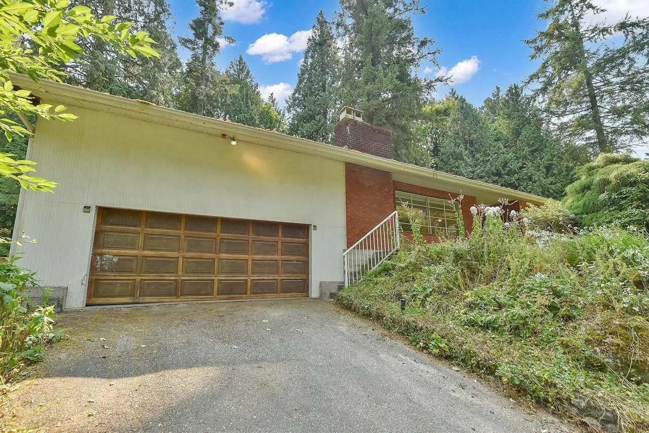 House for rent: 13428 Crescent Road, Surrey, British Columbia V4P 1K8