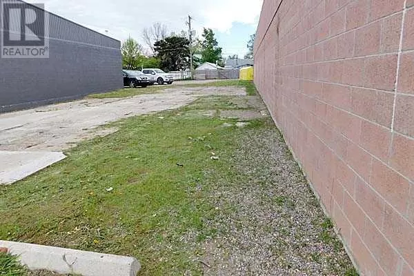 Commercial Mix for rent: 135 49th Avenue W, Claresholm, Alberta T0L 0T0