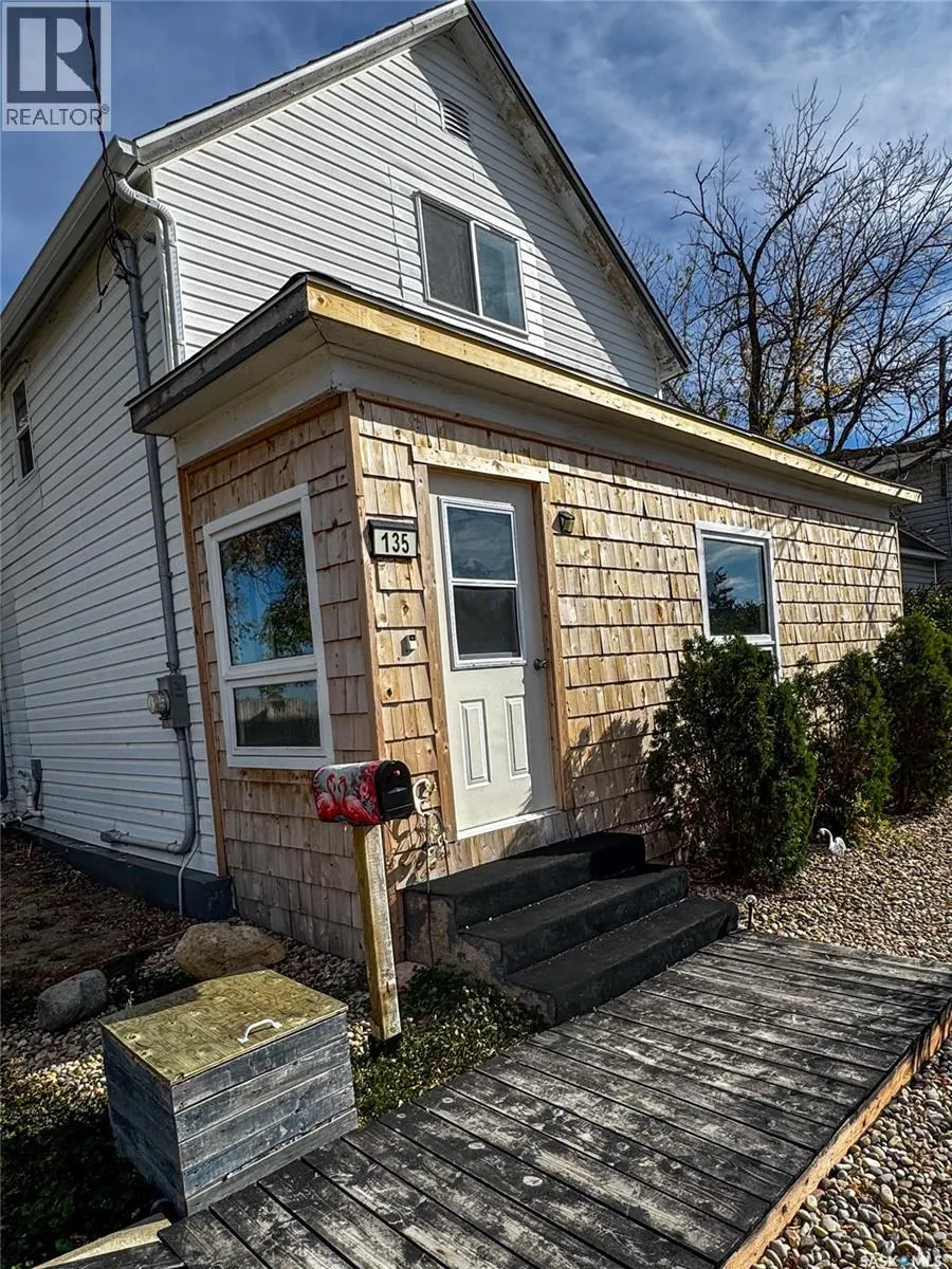 House for rent: 135 6th Avenue Ne, Swift Current, Saskatchewan S9H 0L7