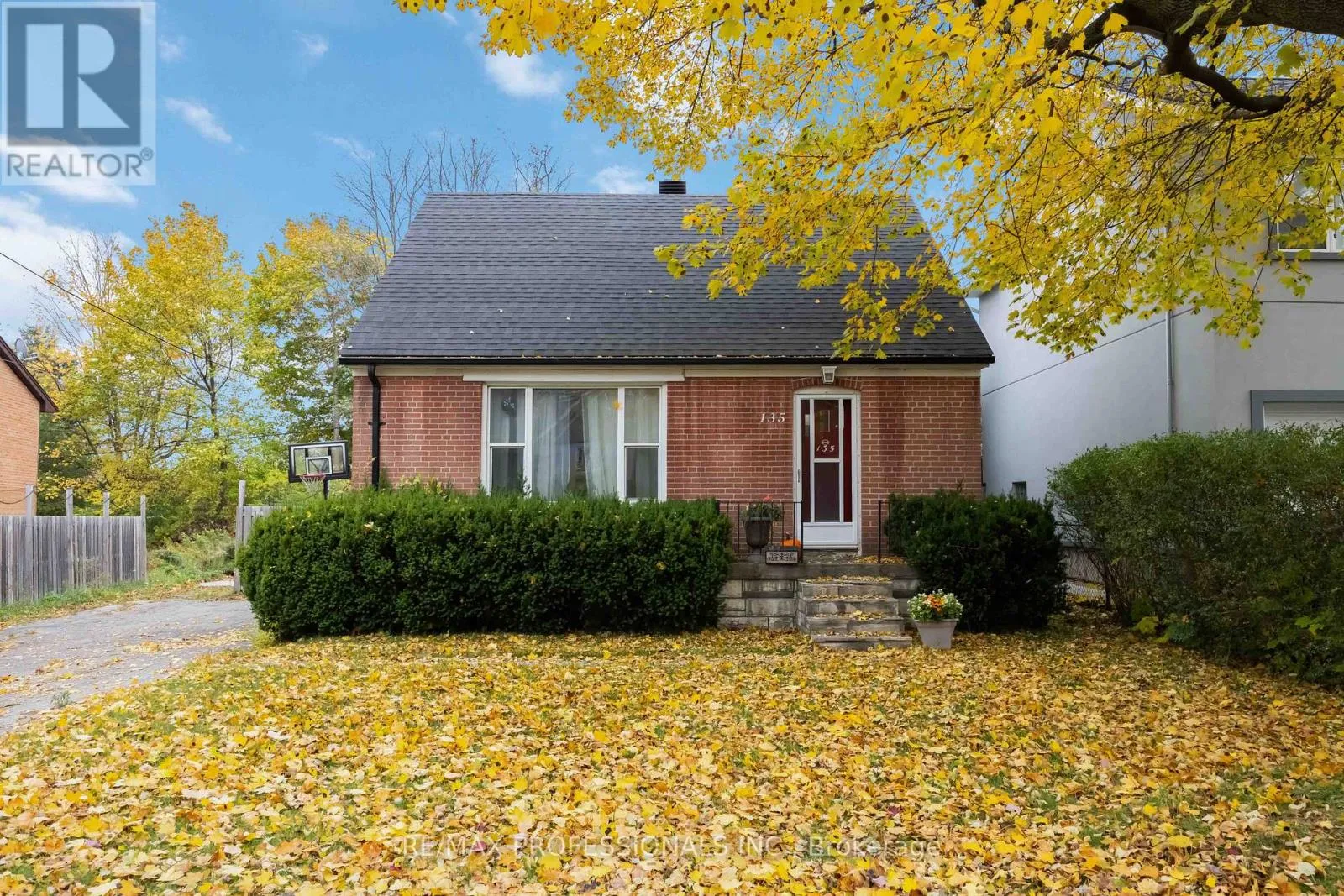 House for rent: 135 Allenby Avenue, Toronto, Ontario M9W 1T2