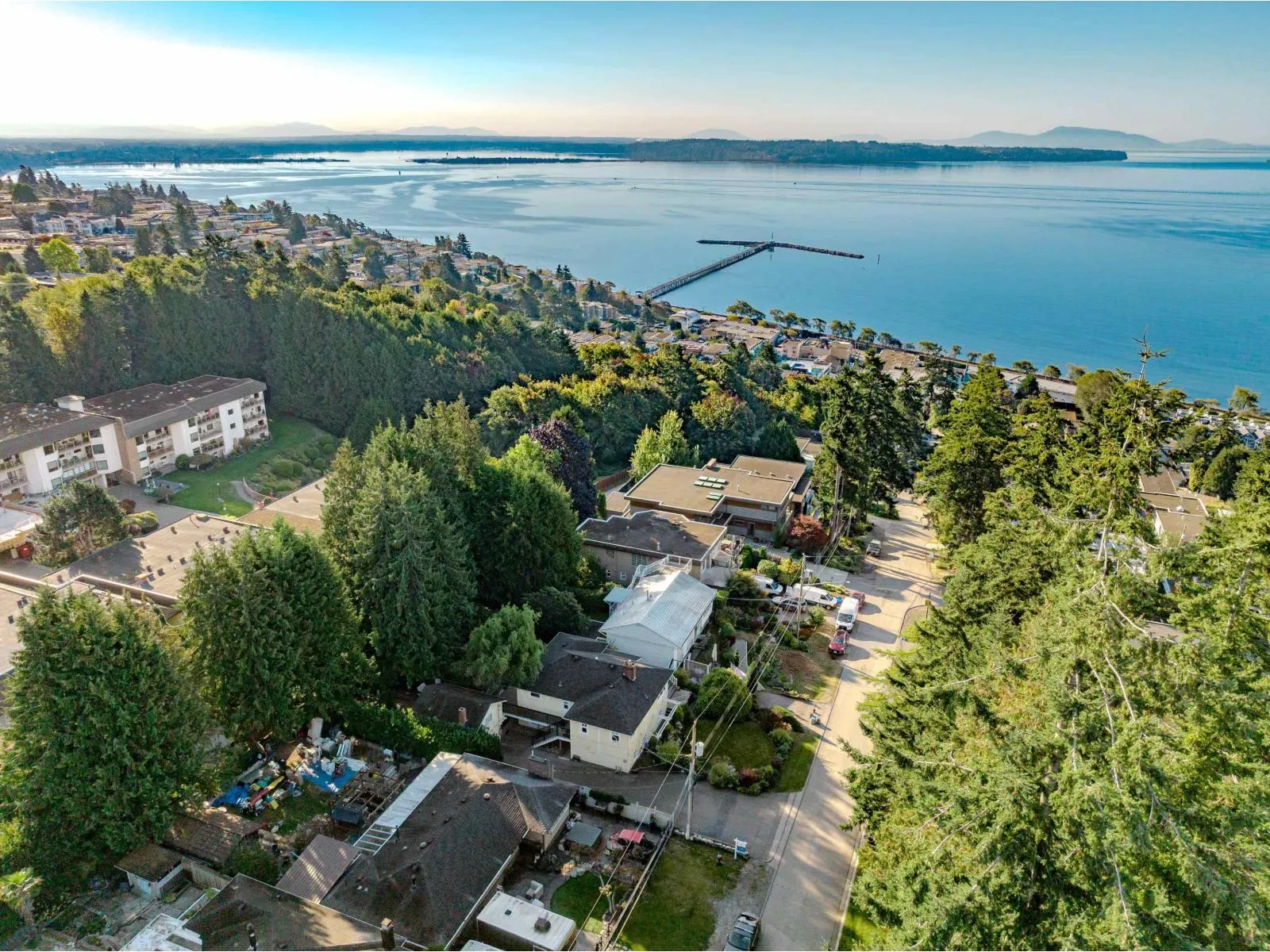 House for rent: 1350 Everall Street, White Rock, British Columbia V4B 3S6