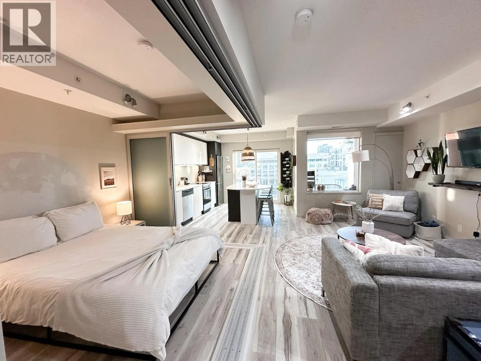 Apartment for rent: 1350 St Paul Street Unit# 512, Kelowna, British Columbia V1Y 2E1