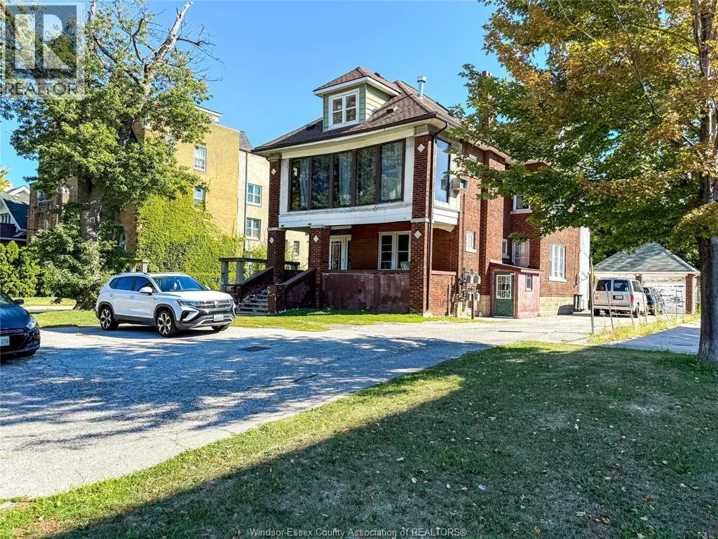 Fourplex for rent: 1350-52 Ouellette Avenue, Windsor, Ontario N8X 1J8