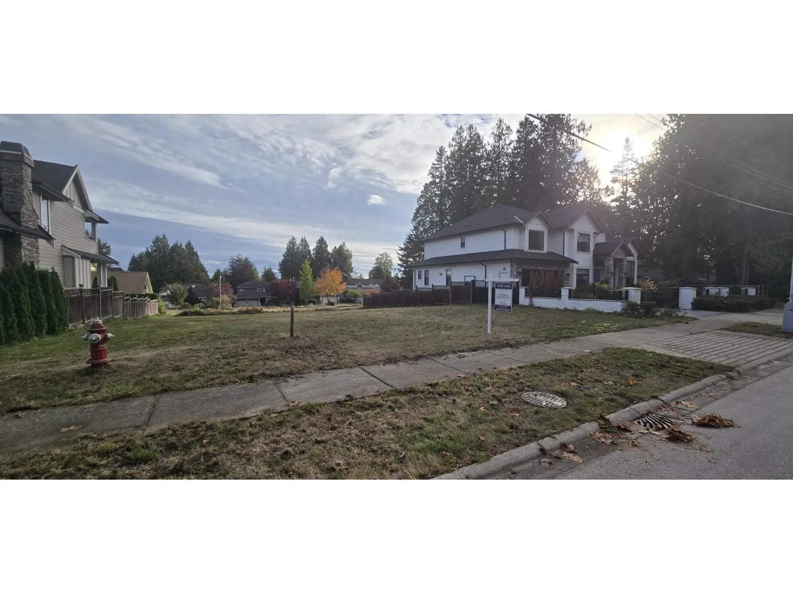 13518 15 Avenue, Surrey, British Columbia V4A 1L2