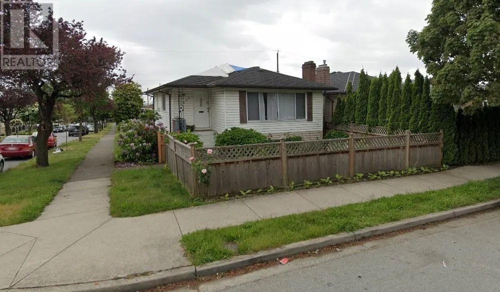 House for rent: 1352 E 57th Avenue, Vancouver, British Columbia V5X 1V1