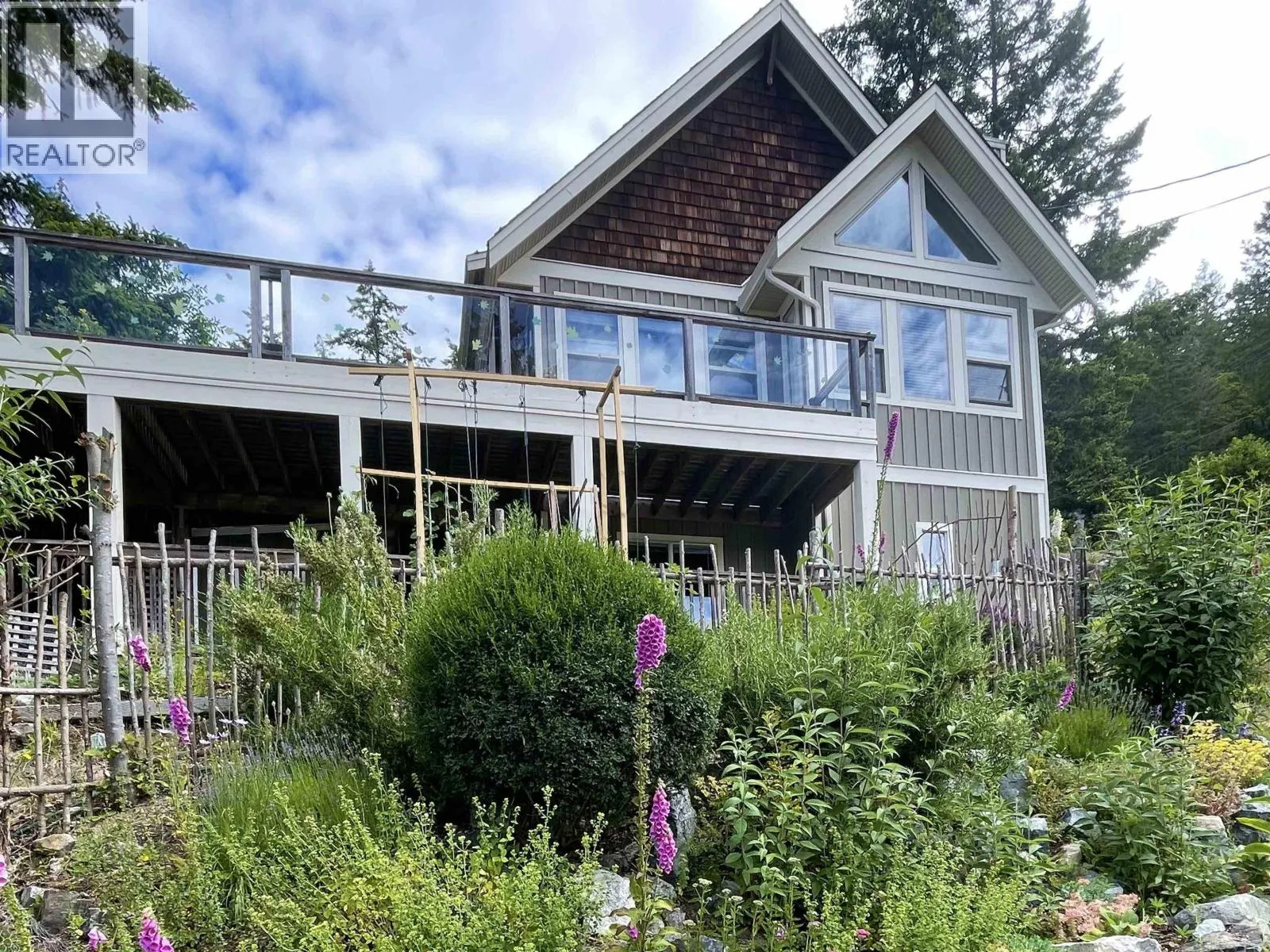 House for rent: 13564 Lee Road, Madeira Park, British Columbia V0N 1S1