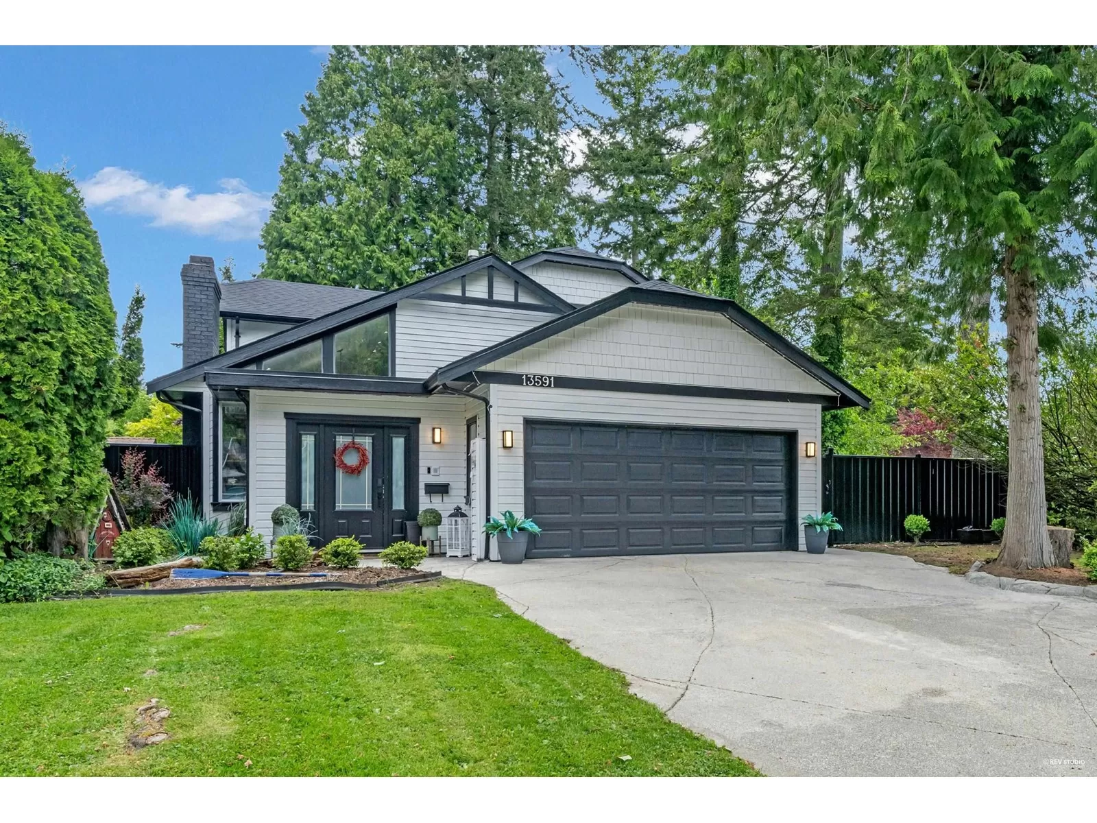 House for rent: 13591 19 Avenue, Surrey, British Columbia V4A 6E9