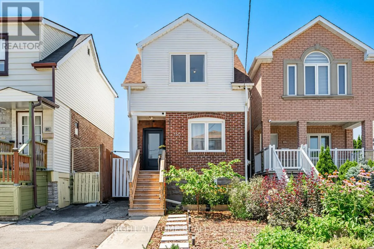 House for rent: 136 Avon Avenue, Toronto, Ontario M6N 3W9