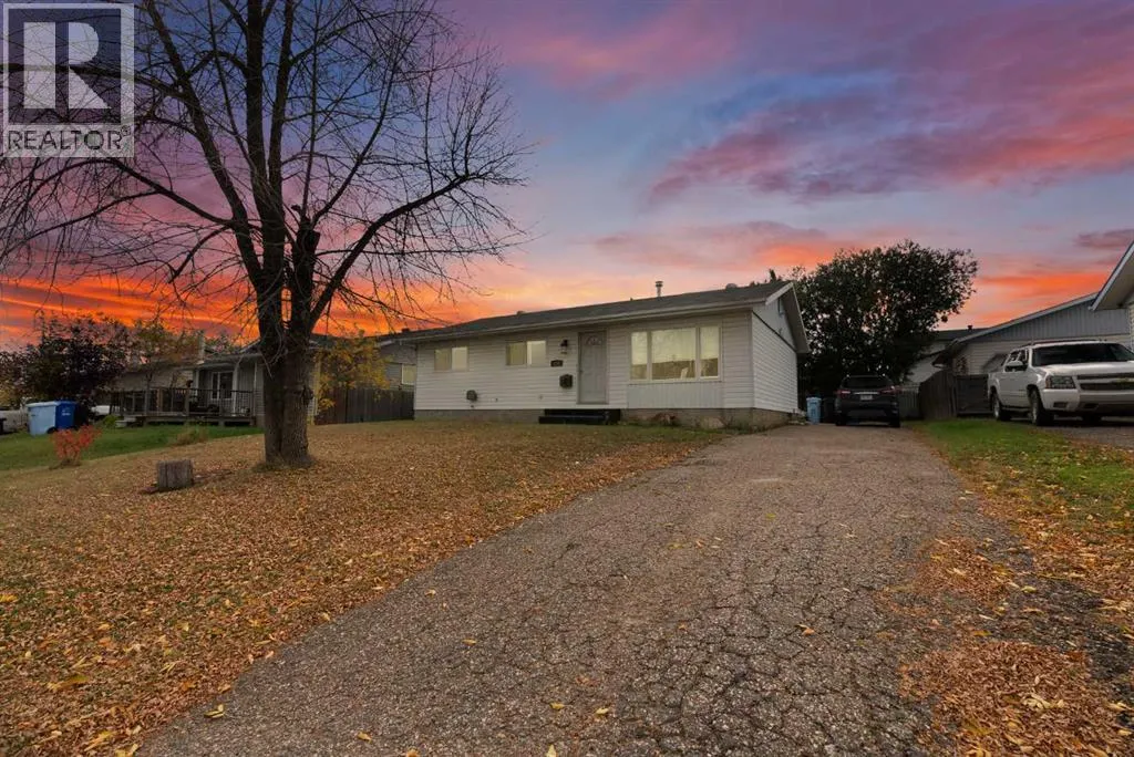 House for rent: 136 Beaumont Crescent, Fort McMurray, Alberta T9H 2V1