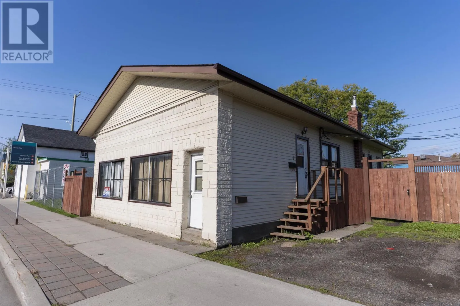 Multi-Family for rent: 136 Court St S, Thunder Bay, Ontario P7B 2X4