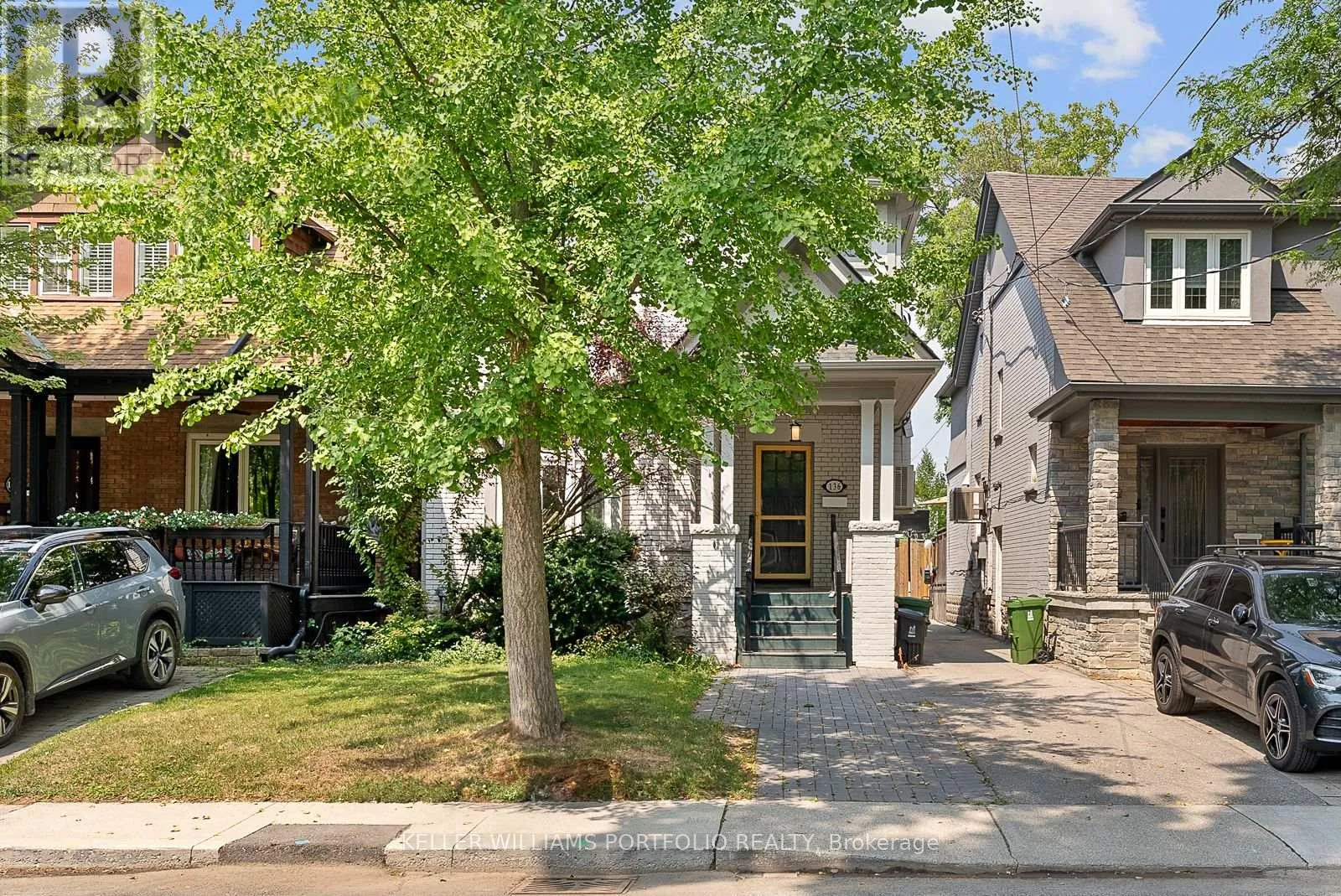 House for rent: 136 St Clements Avenue, Toronto, Ontario M4R 1H2