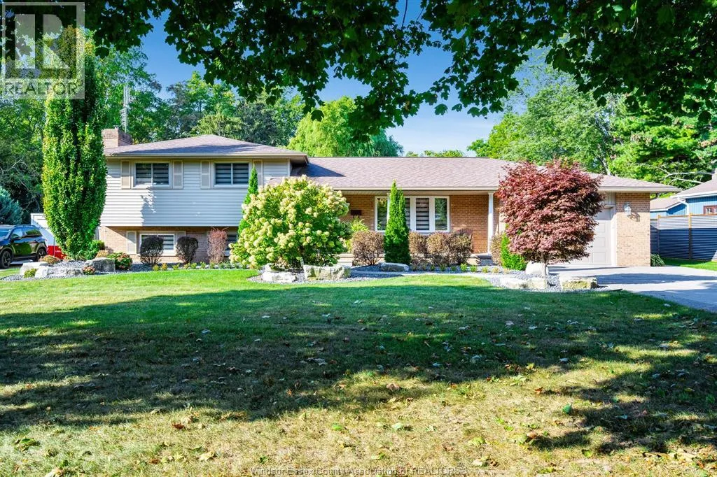 1361 Oxford Avenue West, Kingsville, Ontario N9Y 2S8