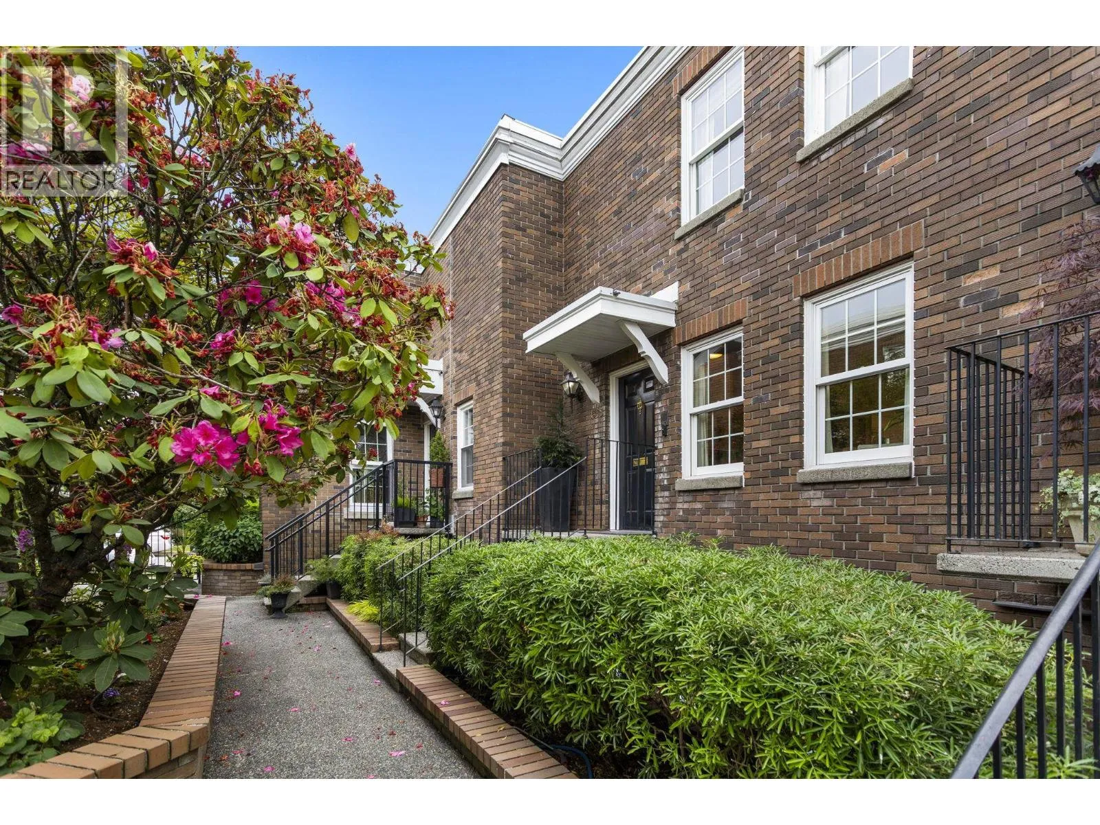 Row / Townhouse for rent: 1365 W 7th Avenue, Vancouver, British Columbia V6H 1B8