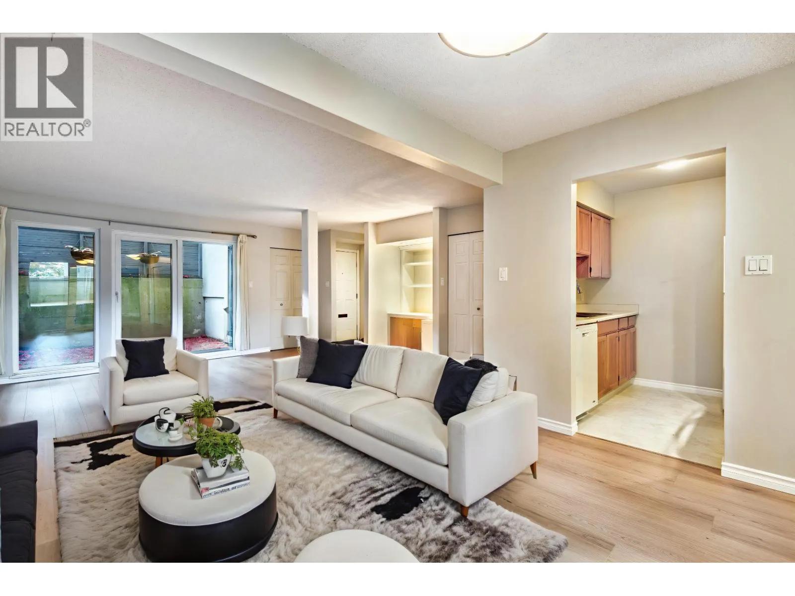 Apartment for rent: 1365 W 8th Avenue, Vancouver, British Columbia V6H 3W4