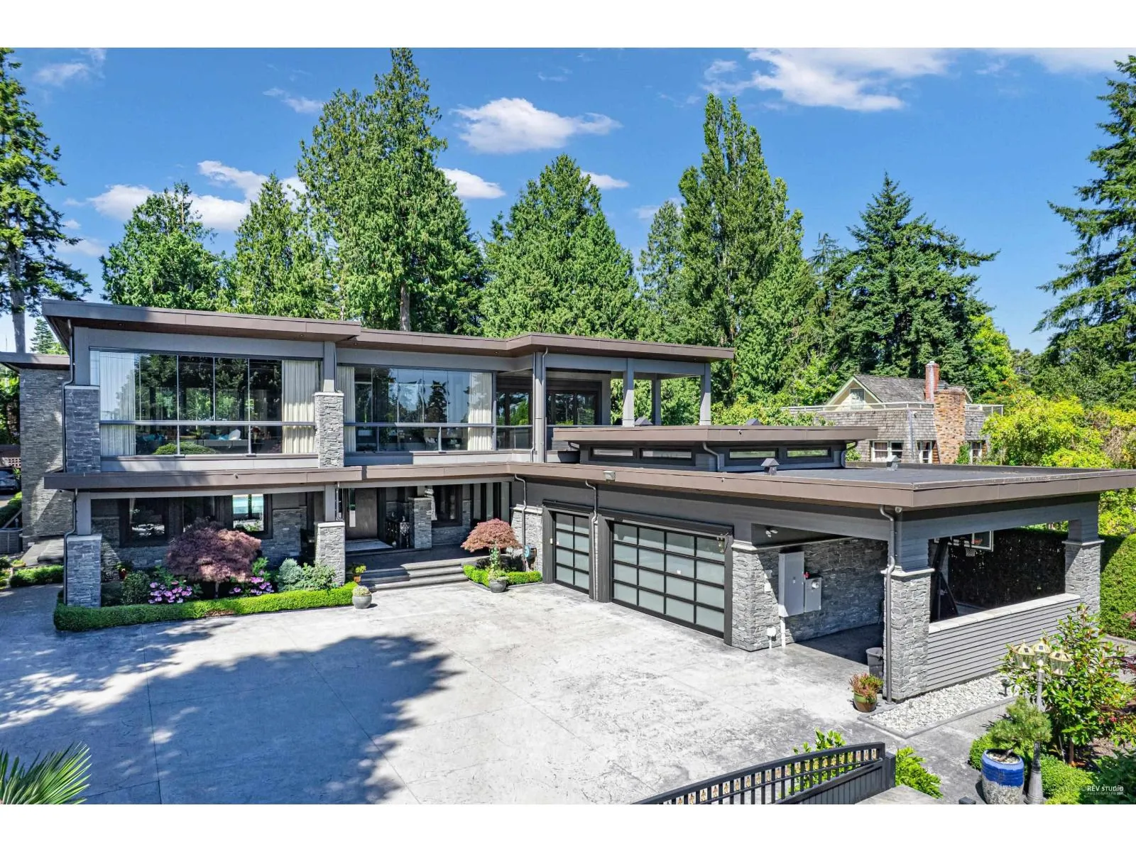 House for rent: 13657 Marine Drive, White Rock, British Columbia V4B 1A3