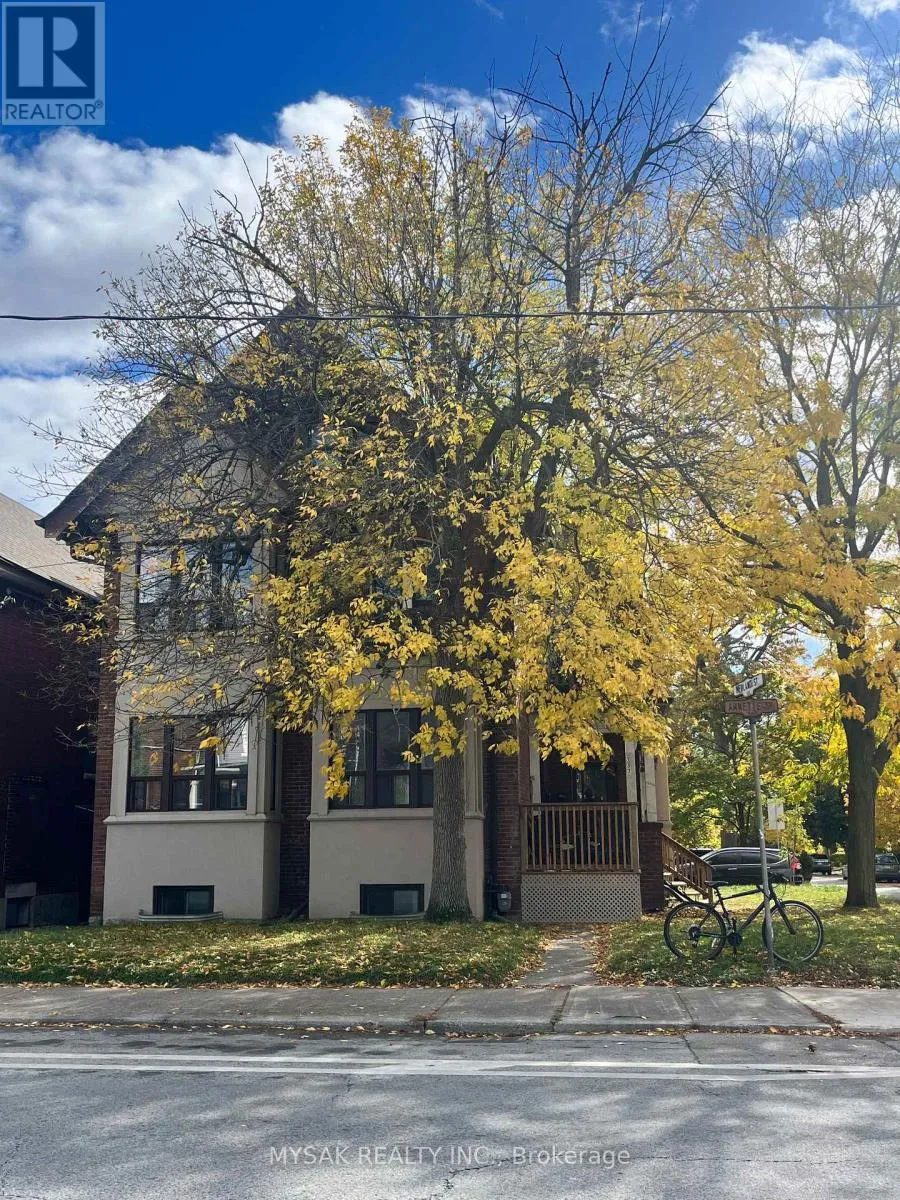 Other for rent: 137 Annette Street, Toronto, Ontario M6P 1N9