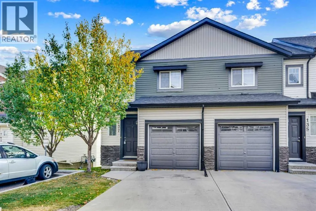 Row / Townhouse for rent: 137 Pantego Lane Nw, Calgary, Alberta T3K 0T1