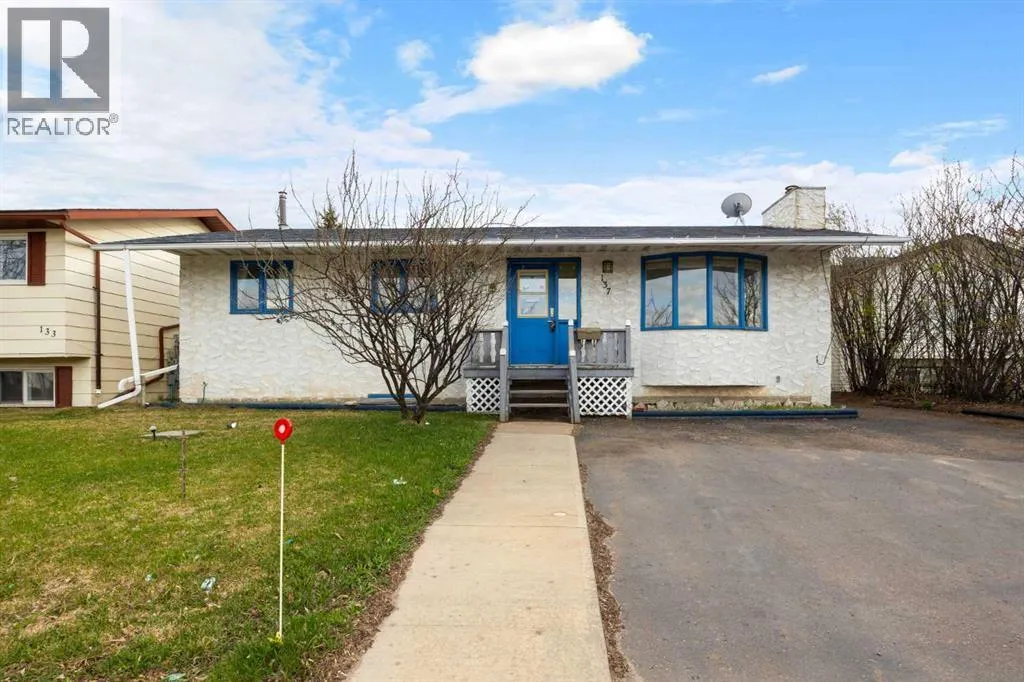 House for rent: 137 Parmenter Crescent, Fort McMurray, Alberta T9K 1L7