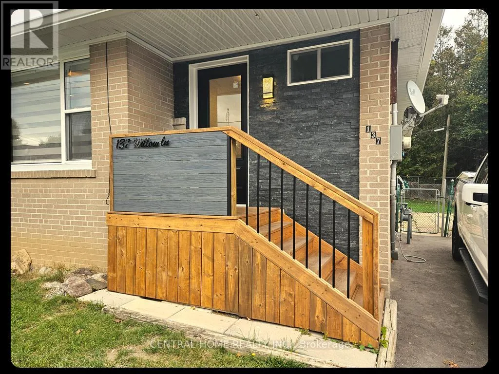 House for rent: 137 Willow Lane, Newmarket, Ontario L3Y 4J1