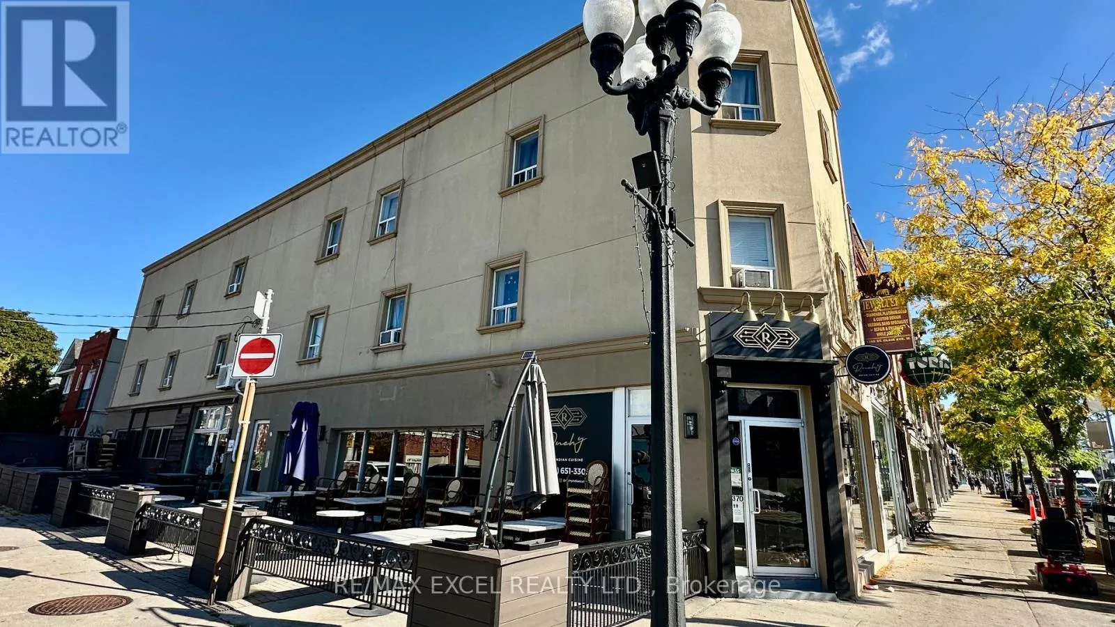 1370 St Clair Avenue W, Toronto, Ontario M6E 1C4