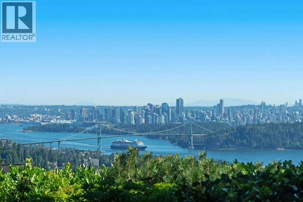 House for rent: 1373 Camwell Drive, West Vancouver, British Columbia V7S 2M6