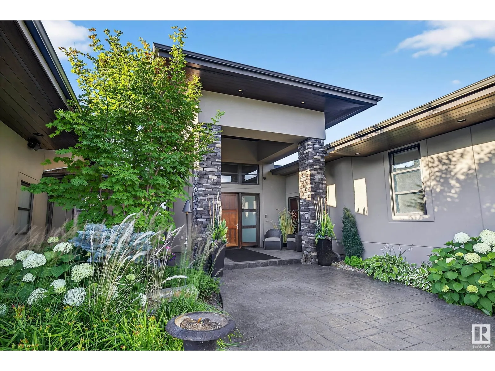 House for rent: 13758 Valleyview Dr Nw, Edmonton, Alberta T5R 5T8