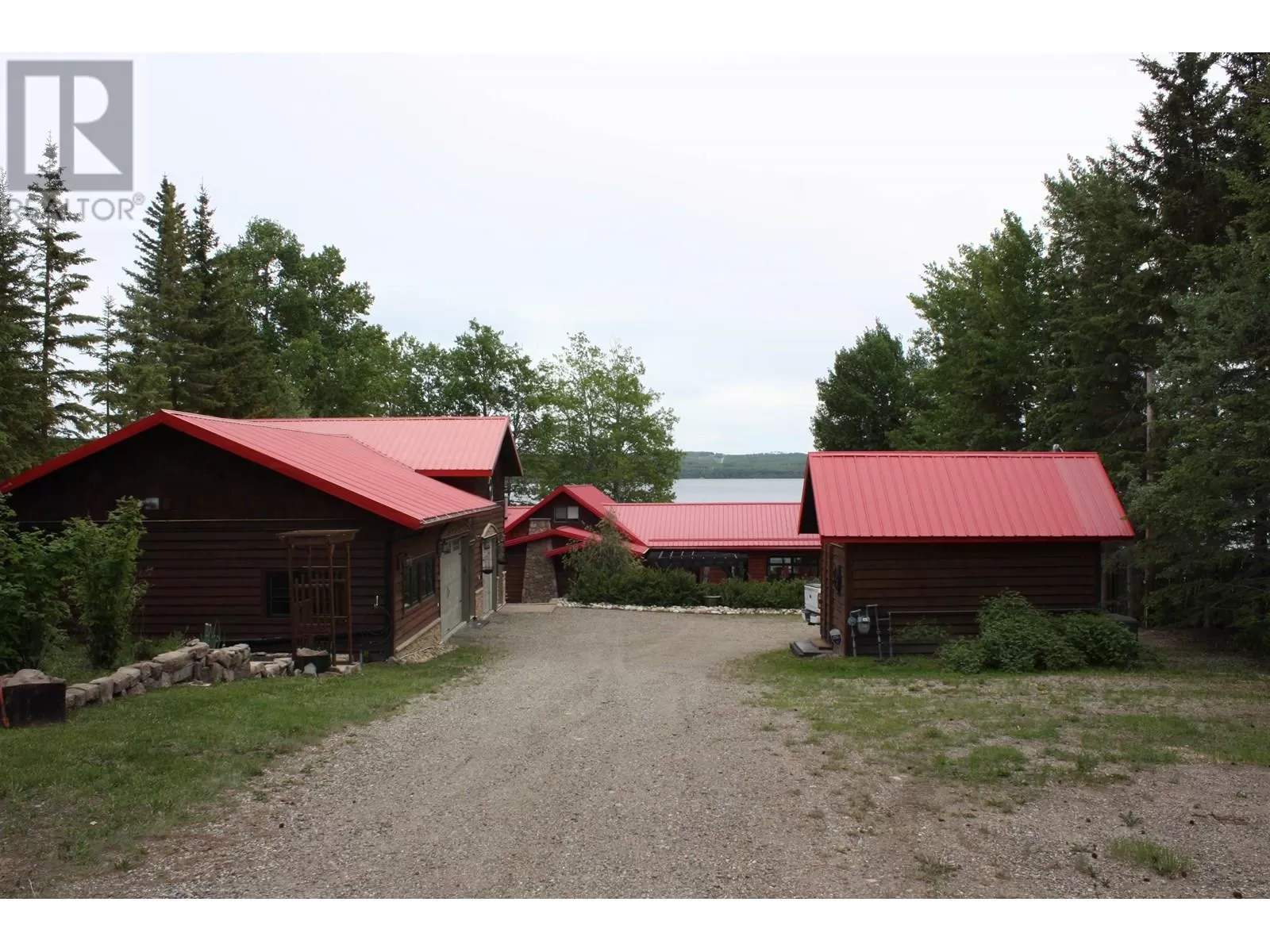 House for rent: 13775 Golf Course Road, Fort St. John, British Columbia V1J 8K8