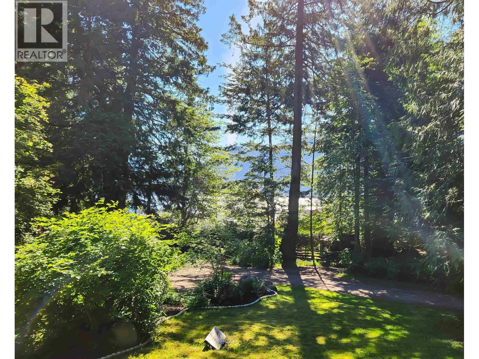 House for rent: 138 Esplanade Road, Keats Island, British Columbia V0N 1V0