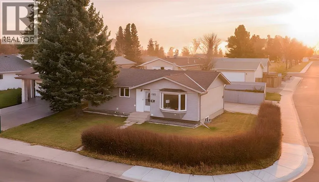 House for rent: 138 Greenview Close N, Lethbridge, Alberta T1H 4K8