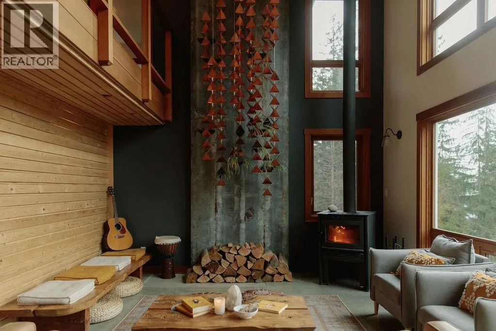 House for rent: 1380 Fernie Road, Bowen Island, British Columbia V0N 1G2