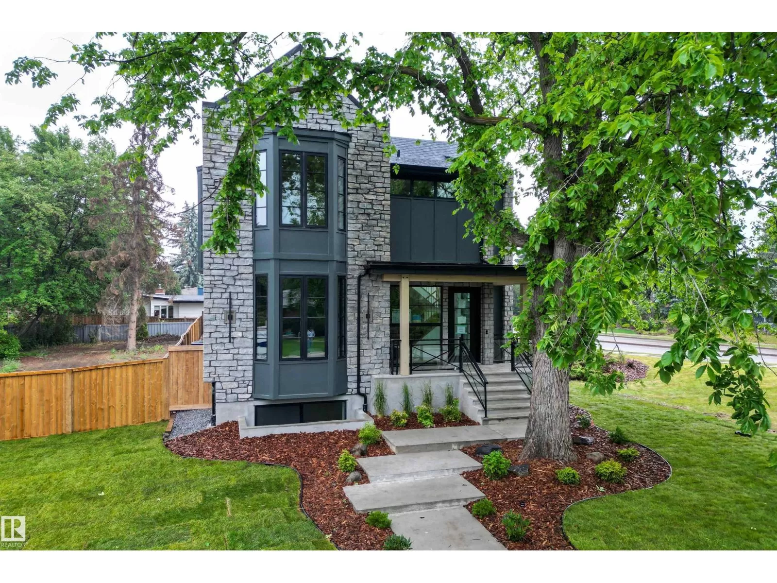 House for rent: 13804 85 Av Nw, Edmonton, Alberta T5R 3Y7