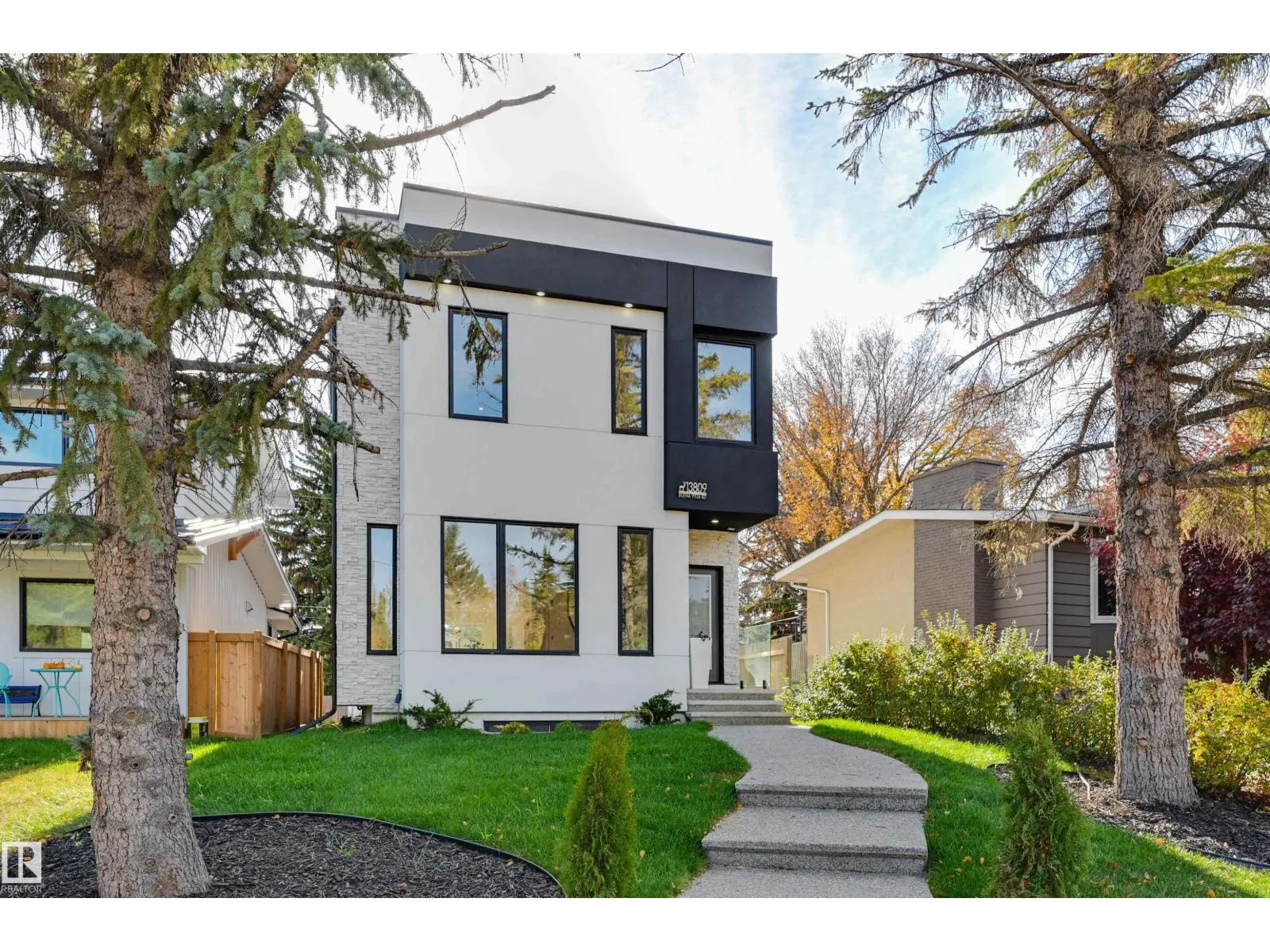 House for rent: 13809 Buena Vista Rd Nw, Edmonton, Alberta T5R 5R9