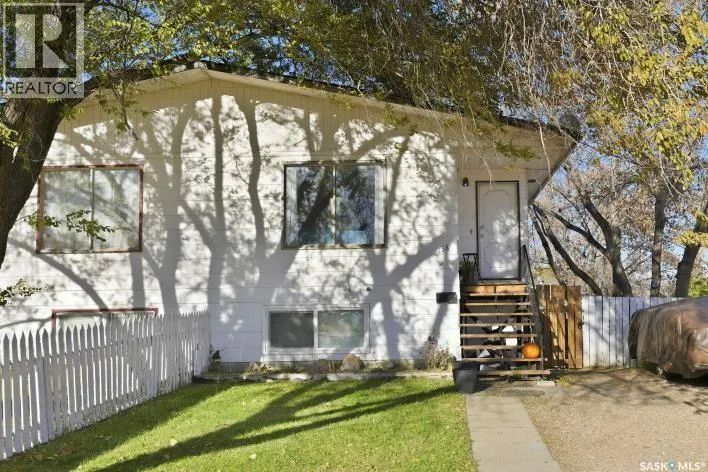 Duplex for rent: 138-140 Clancy Drive, Saskatoon, Saskatchewan S7M 4L2