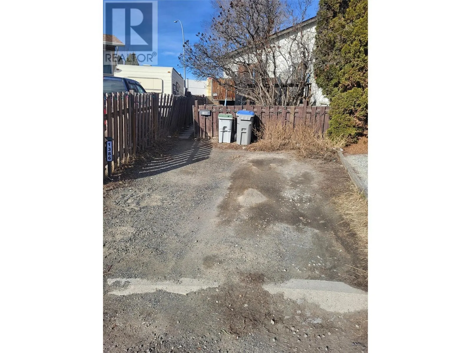 Duplex for rent: 1386 Ottawa Place, Kamloops, British Columbia V2B 7W4