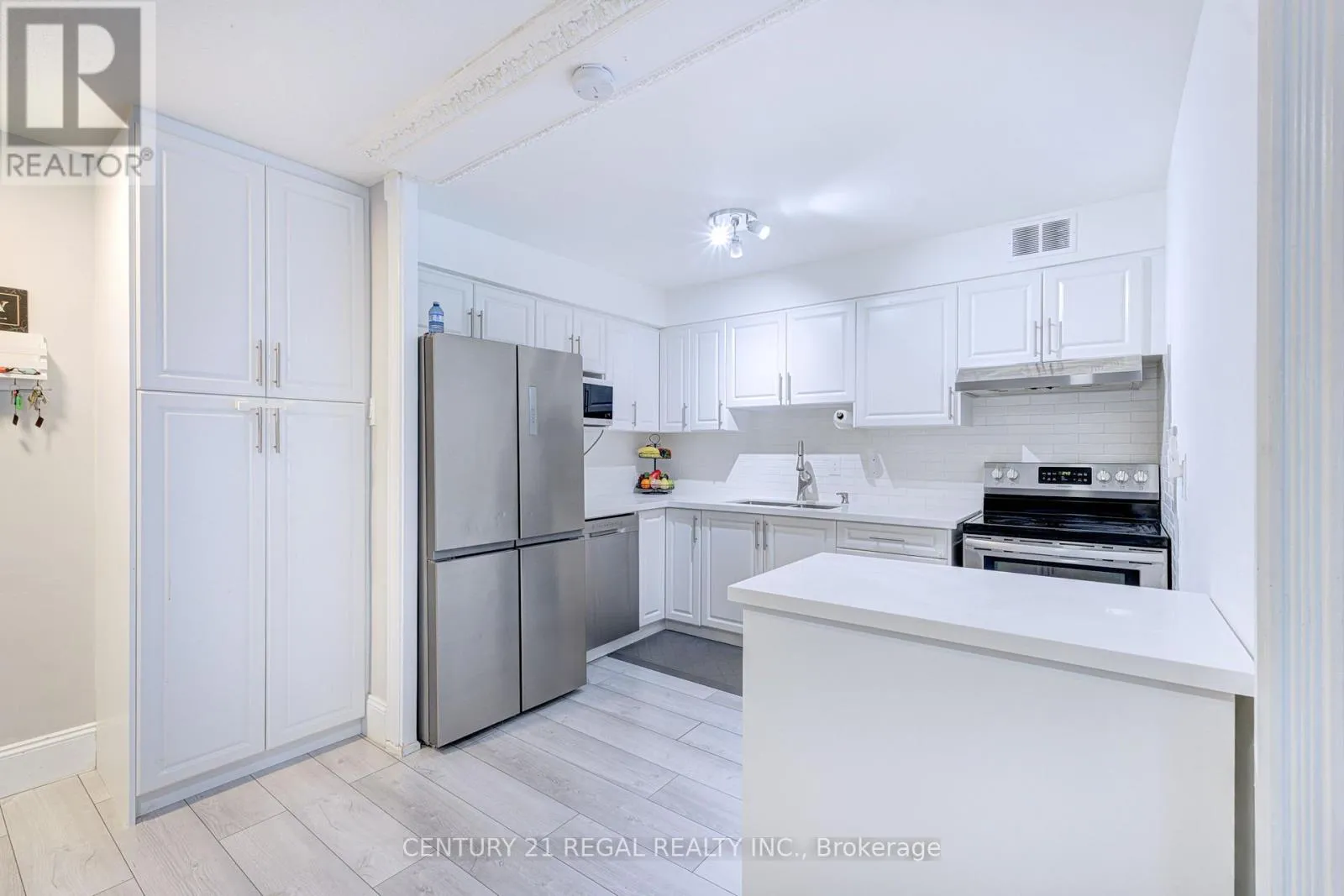 Row / Townhouse for rent: 139 - 366 The East Mall, Toronto, Ontario M9B 6C6